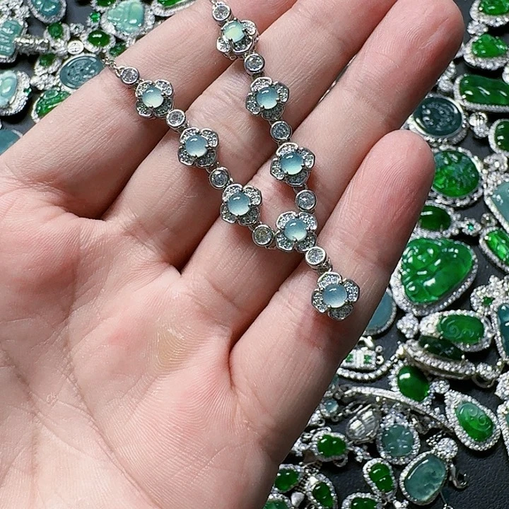 翡翠颈饰未镶嵌天然A货翡翠放漏