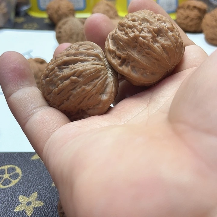 雁***王文玩核桃吊坠铁锤