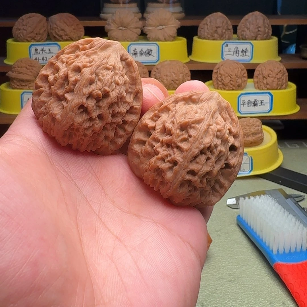 把件文玩核桃三角南疆石全品44*43.5*44全品白茬
