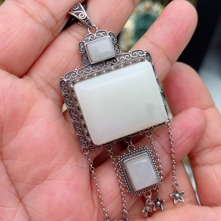 透闪石-蛇纹石玉颈饰银S925镶嵌香**合