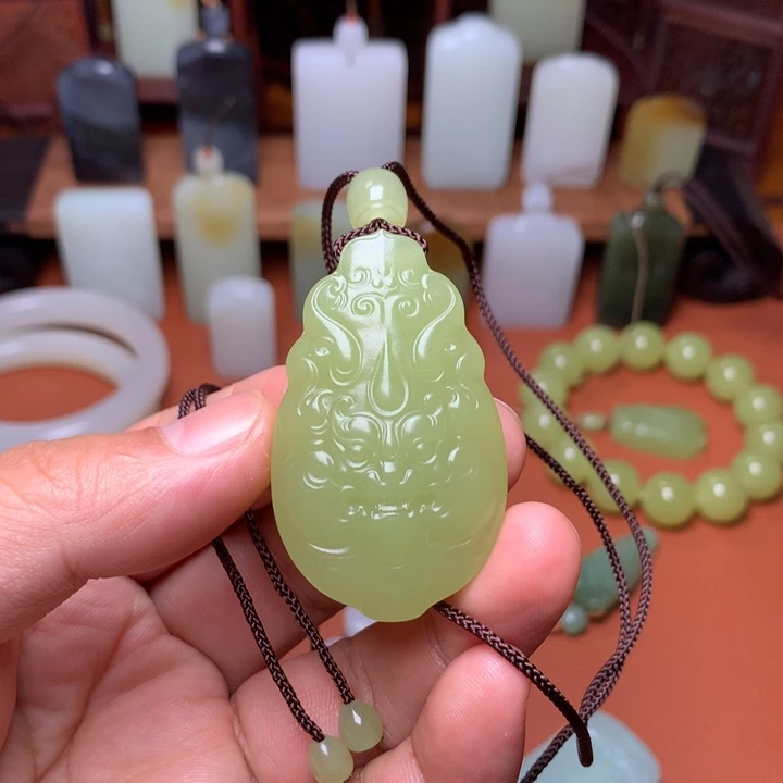 颈饰未镶嵌和田玉清*