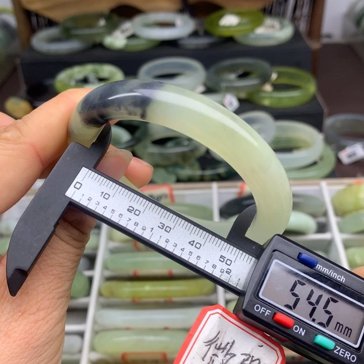 蛇纹石玉未镶嵌手镯886