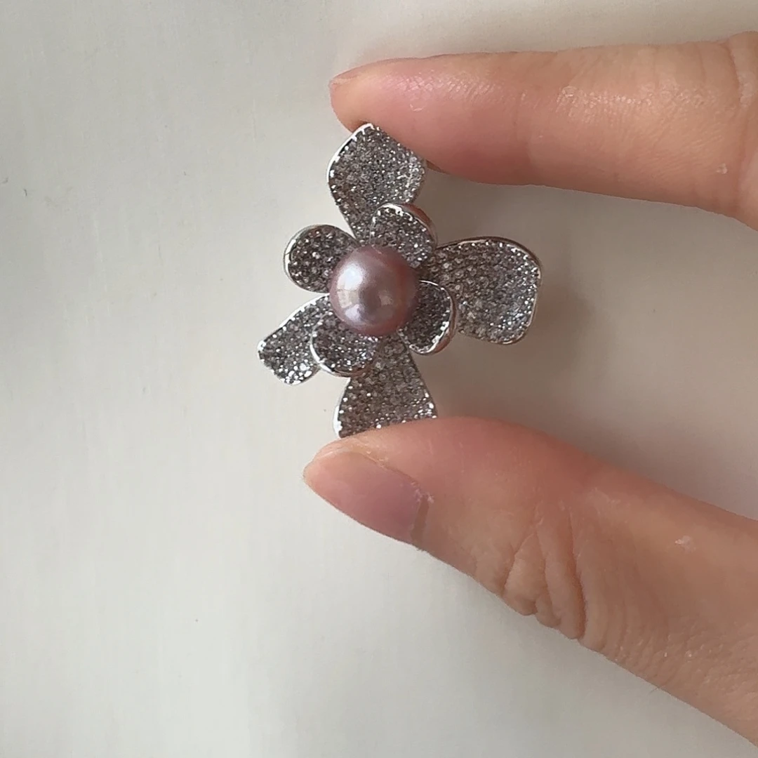 胸饰淡水珍珠合金立体花瓣胸针
