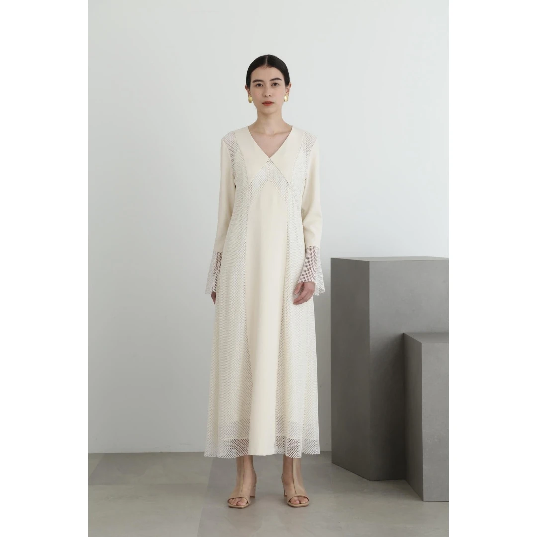 【六哥家】 秋季新款 J 气质网格镂空设计感喇叭袖连衣裙