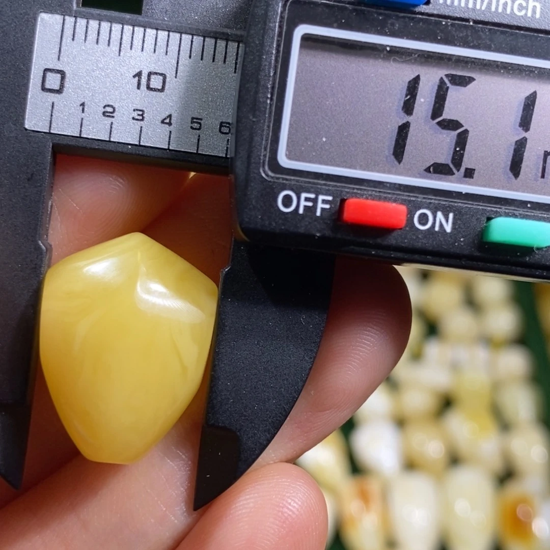 蜜蜡未镶嵌裸石配饰