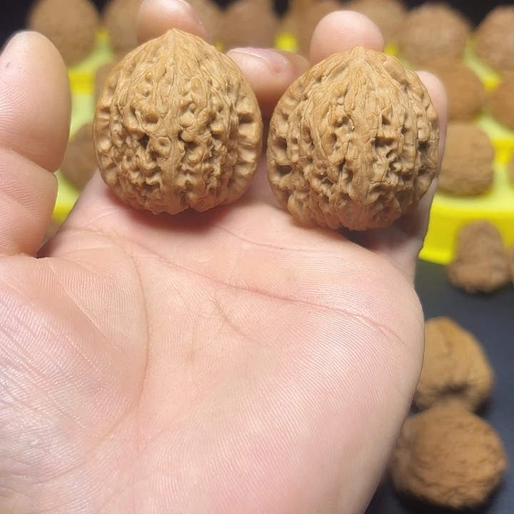 把件文玩核桃凹底三角南疆39 40 38 01