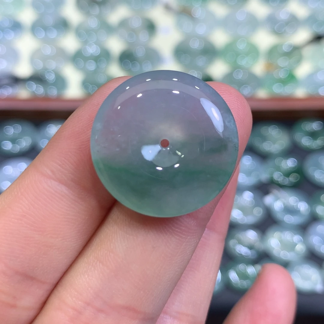 翡翠颈饰未镶嵌平安扣