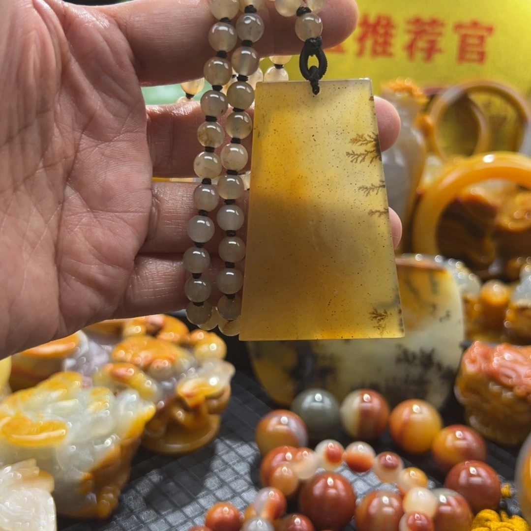 石英质玉未镶嵌颈饰