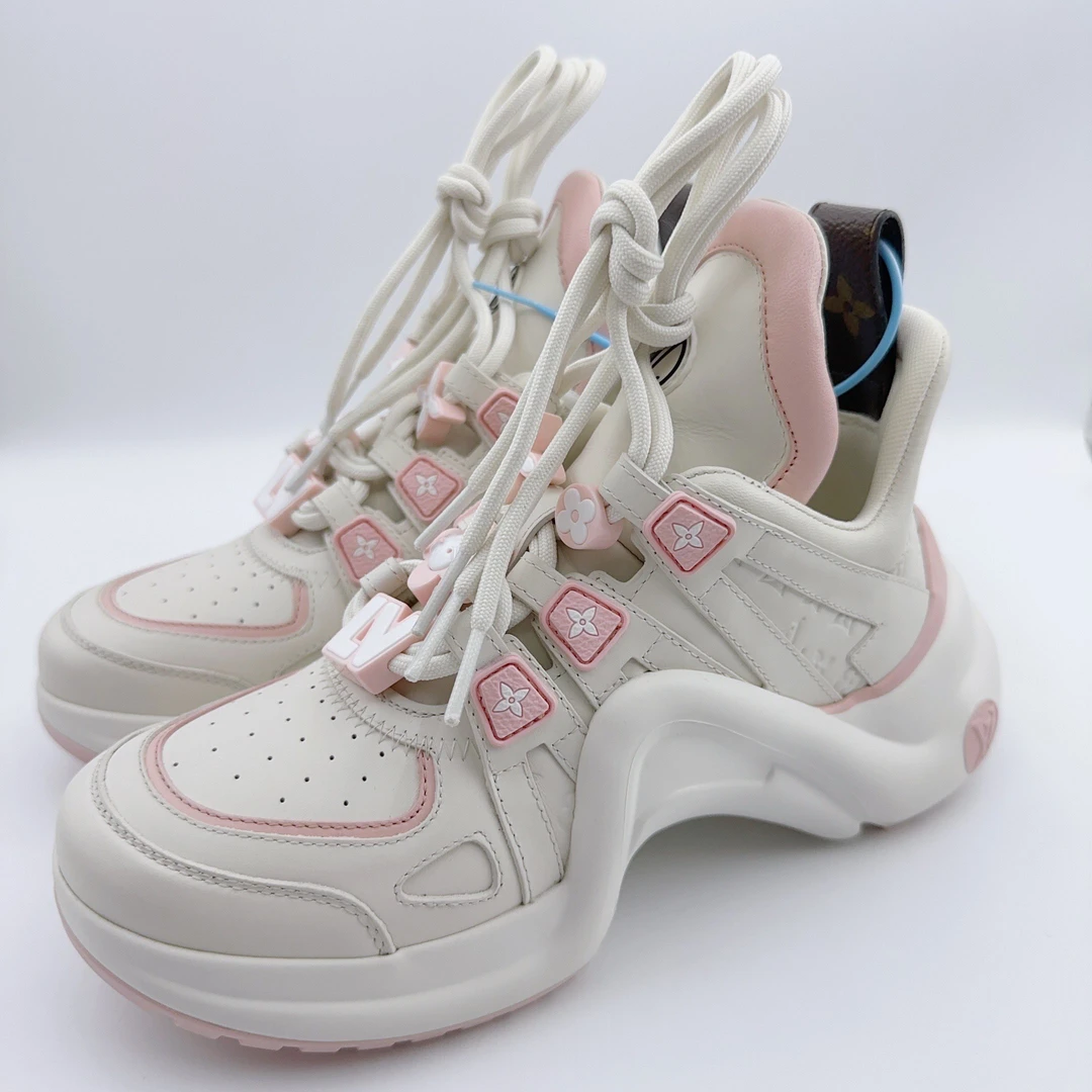 99新 LouisVuitton/路易威登 35码/新款挂坠拱桥老爹鞋/01031