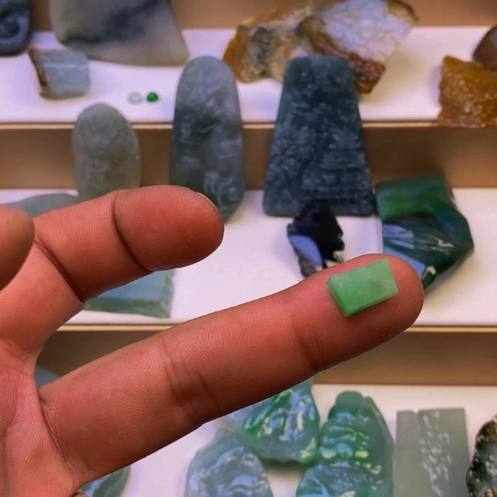 翡翠未镶嵌颈饰柠*吖翡翠