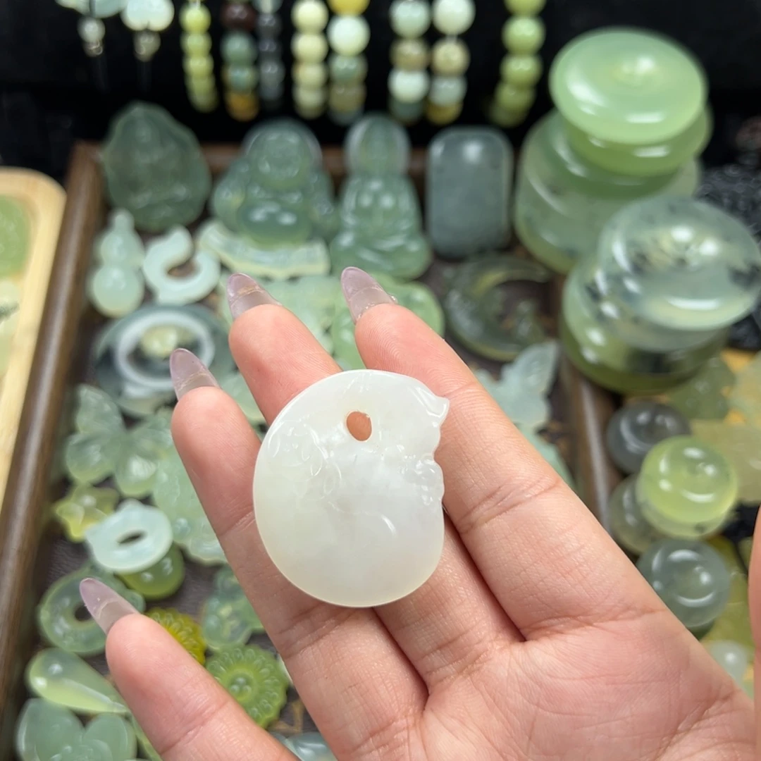 蛇纹石玉未镶嵌颈饰