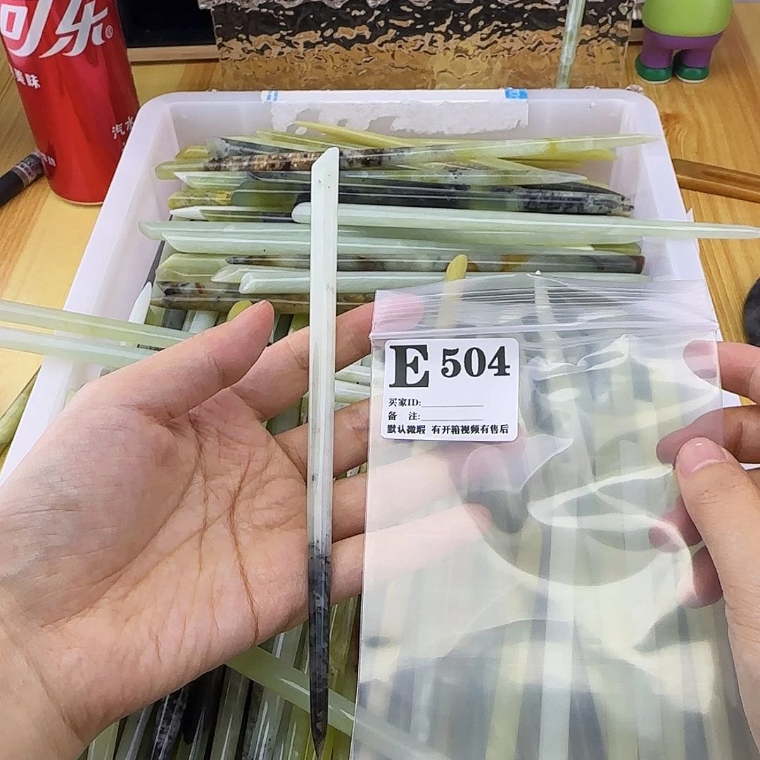 蛇纹石玉发饰合金四**日