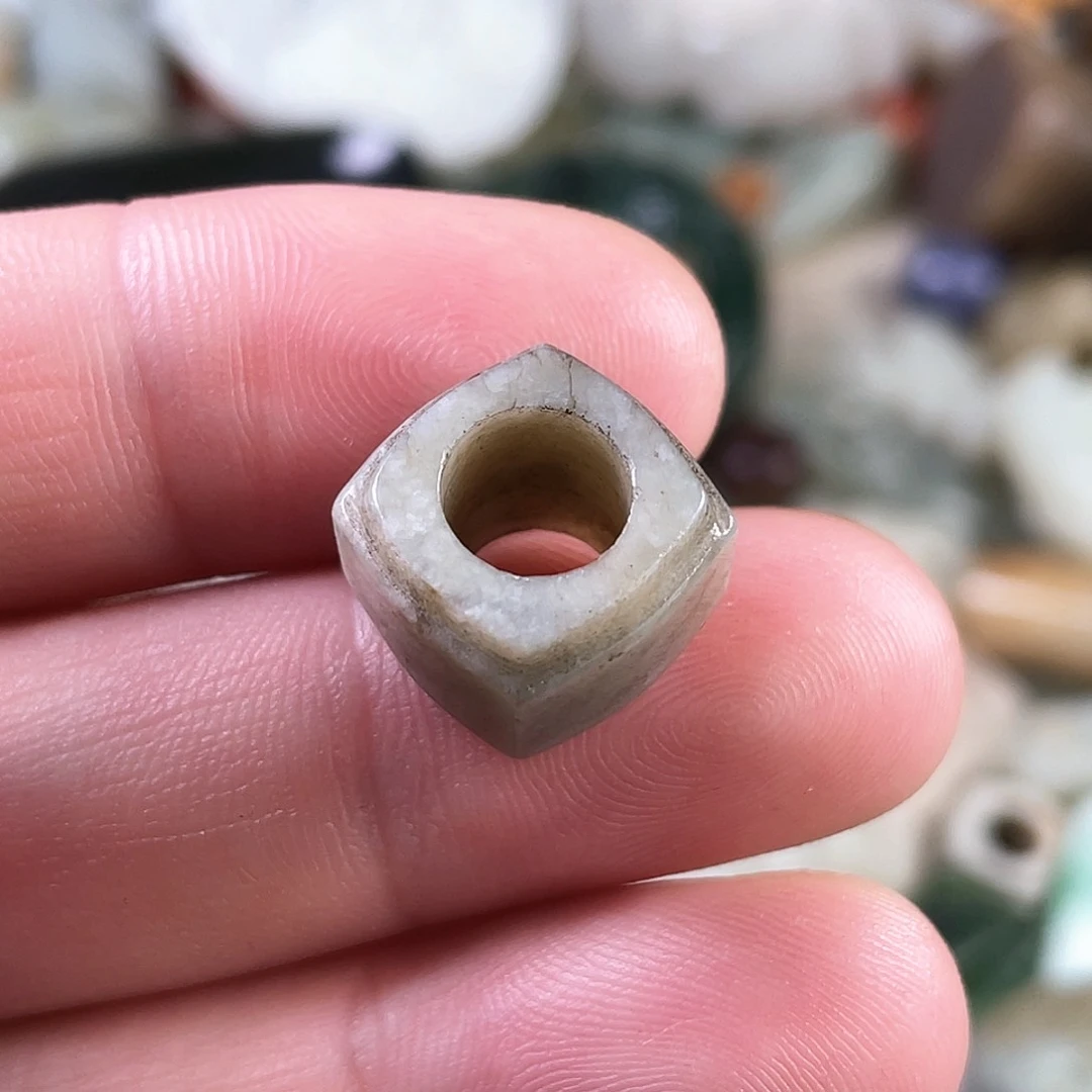 和田玉（糖玉）颈饰未镶嵌