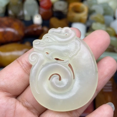 蛇纹石玉未镶嵌颈饰63