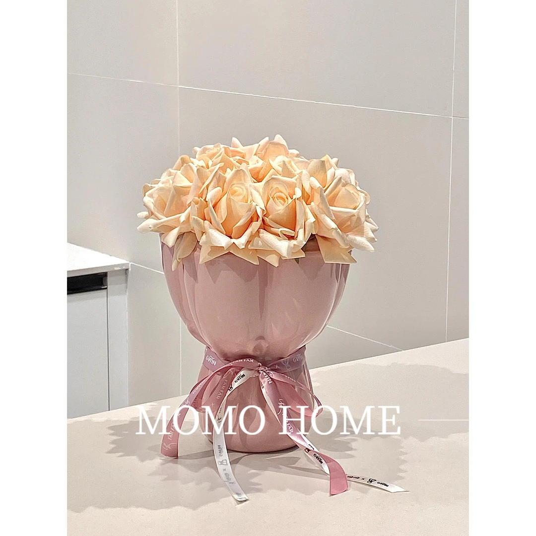MOMO法式浪漫手捧花陶瓷花瓶家居装饰摆件插花瓶高颜值新婚礼物