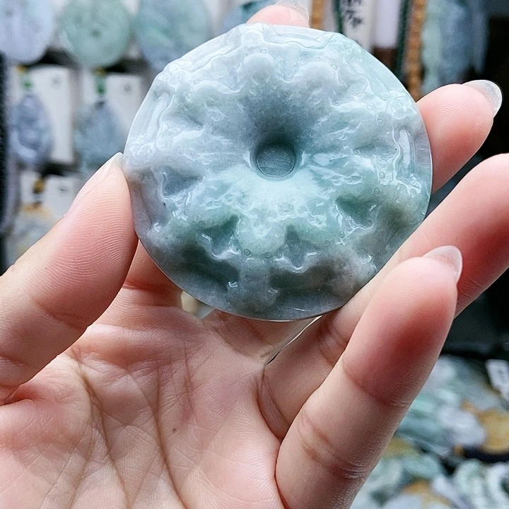 颈饰足铂镶嵌翡翠翡翠