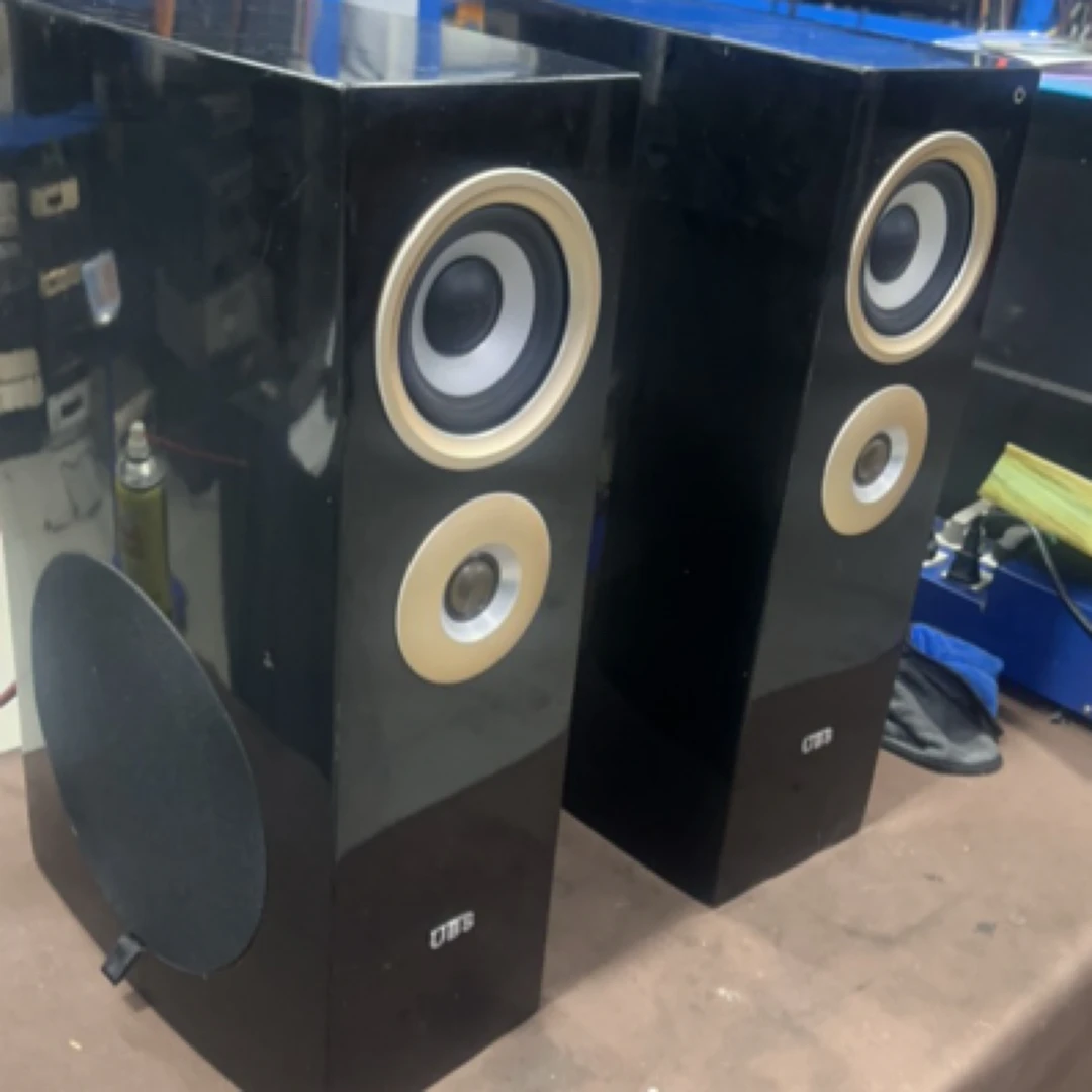 8新  ubs三分频书架音箱（有划痕）