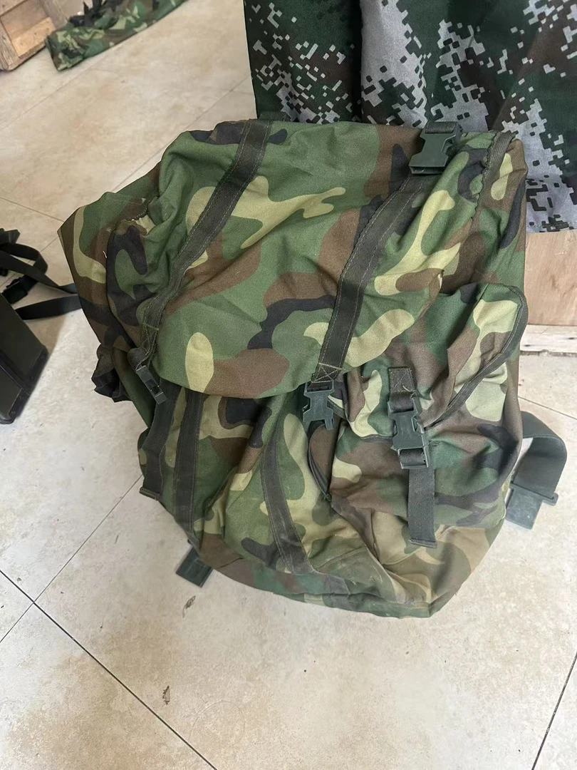 正品老货橄榄绿背架旧有瑕疵介意