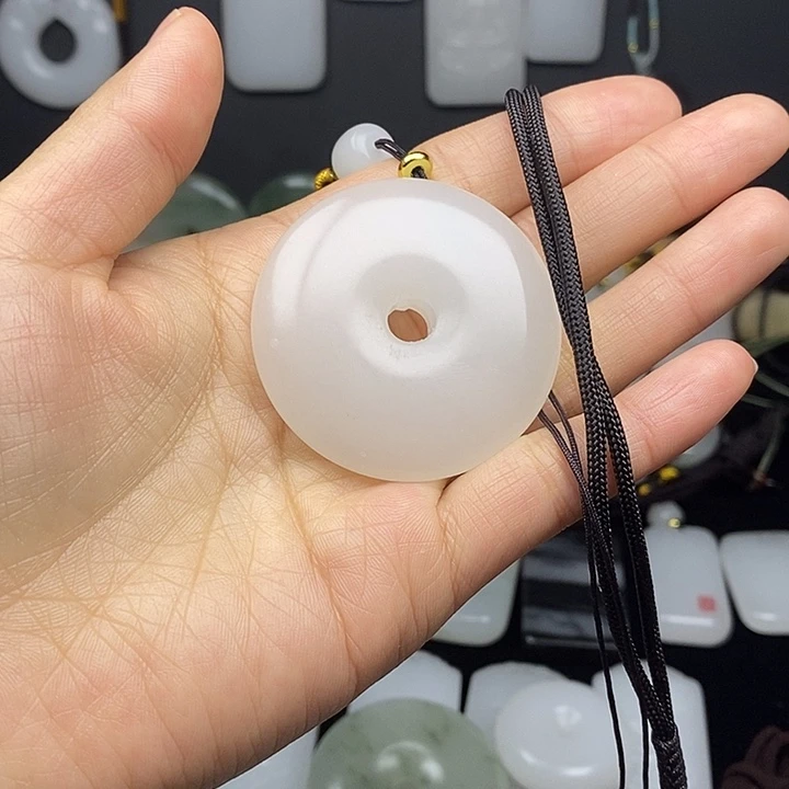 石英质玉颈饰未镶嵌用****1