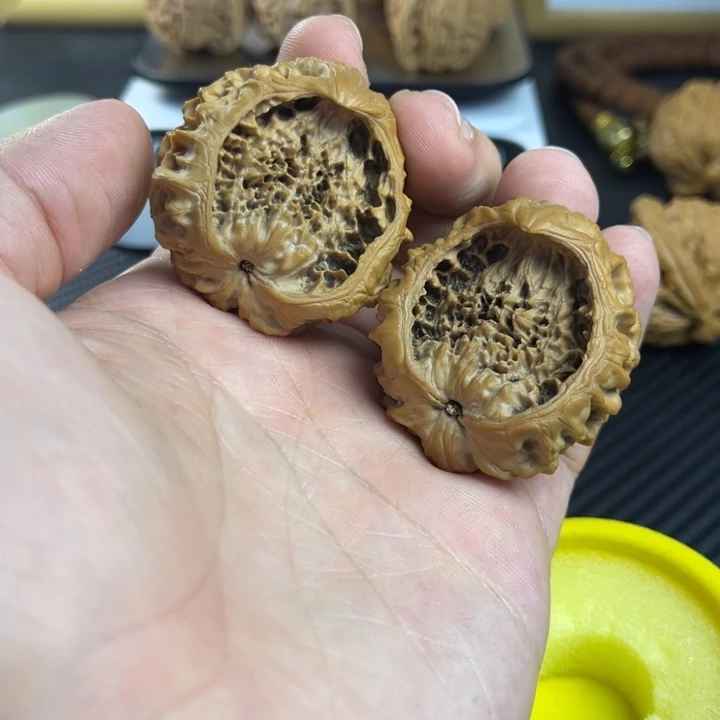 i***r文玩核桃把件大堂经理