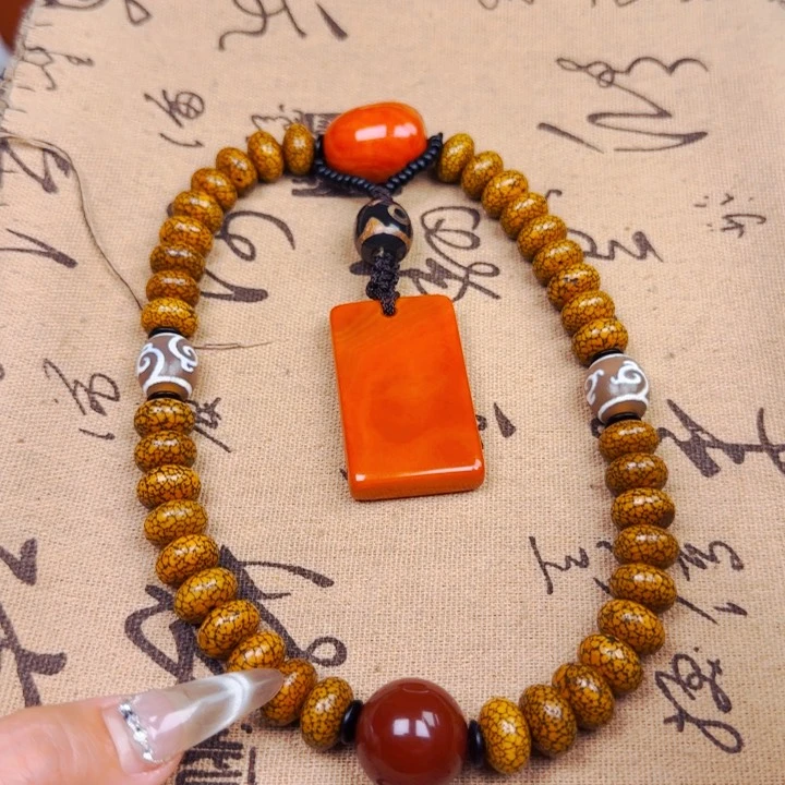 星月菩提吊坠手持