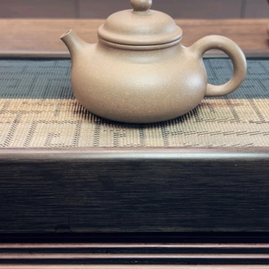茶壶紫砂黄龙山原矿青段半手工（150 cc）