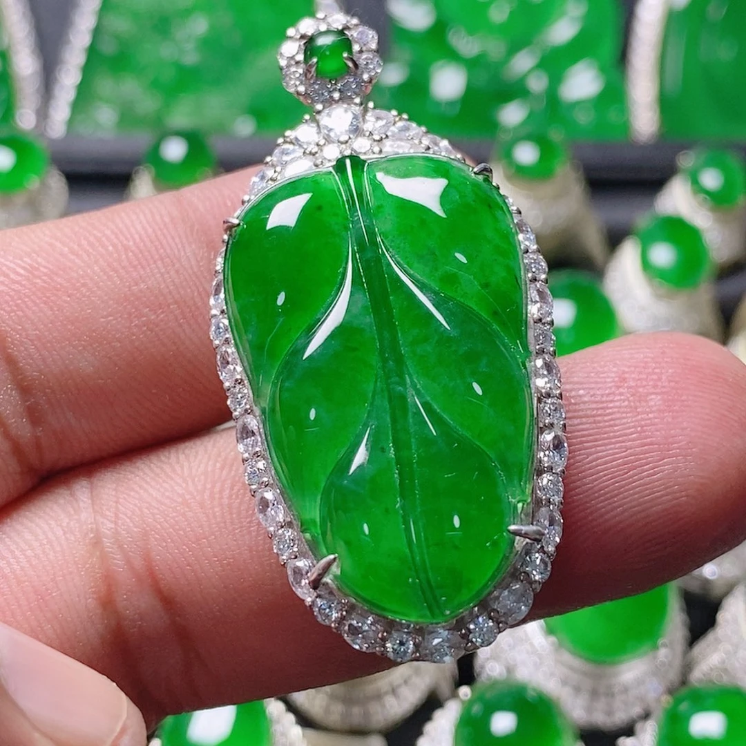 翡翠未镶嵌颈饰