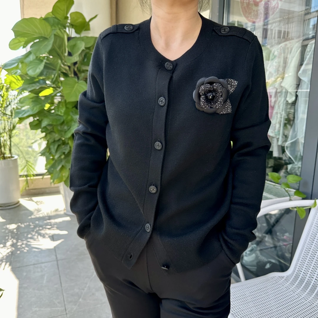 香黑色徽章肩扣款uniform159470