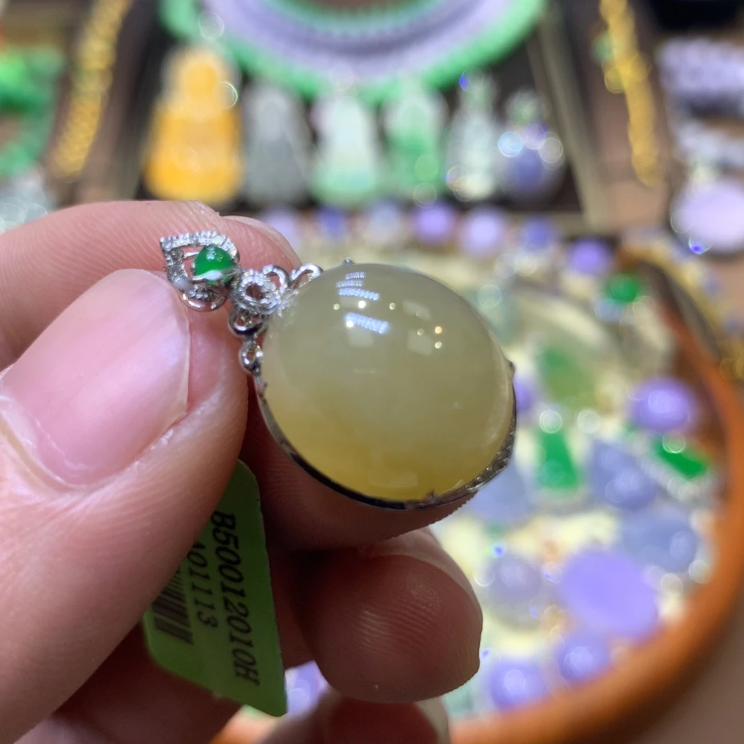 翡翠18K金镶嵌颈饰翡翠