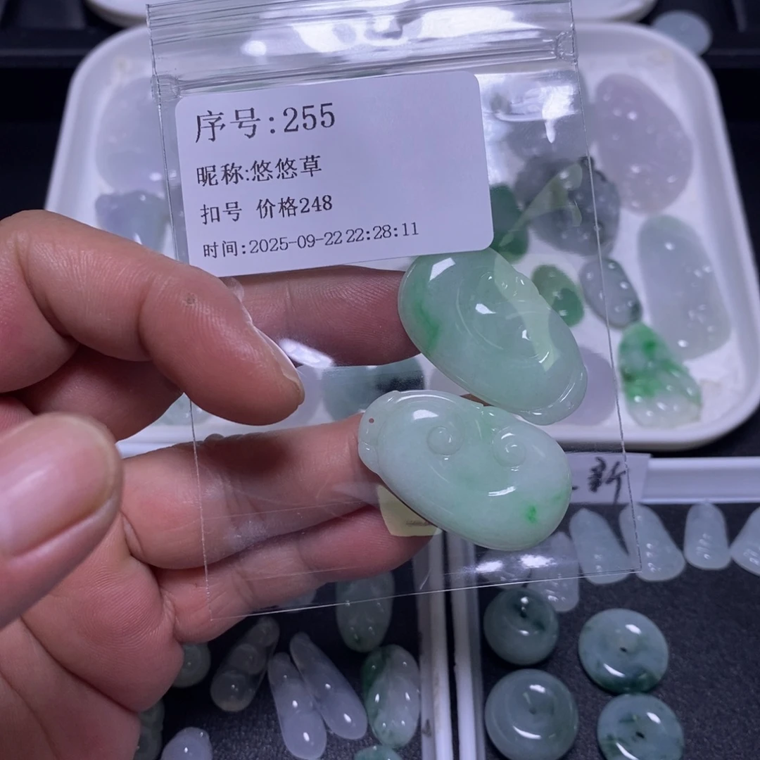 悠***草吊坠(不含链)未镶嵌翡翠