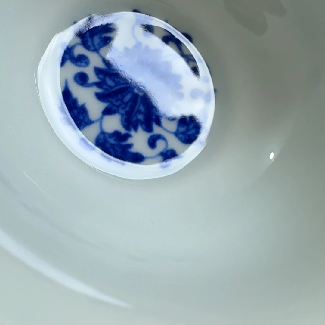 陶摆件青花缠枝莲大压手