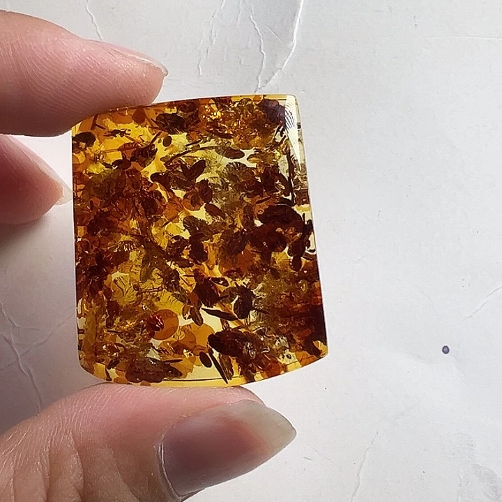 未镶嵌颈饰琥珀（花珀）