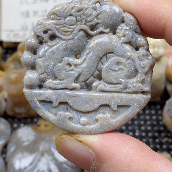 颈饰未镶嵌硅化珊瑚（珊瑚玉）