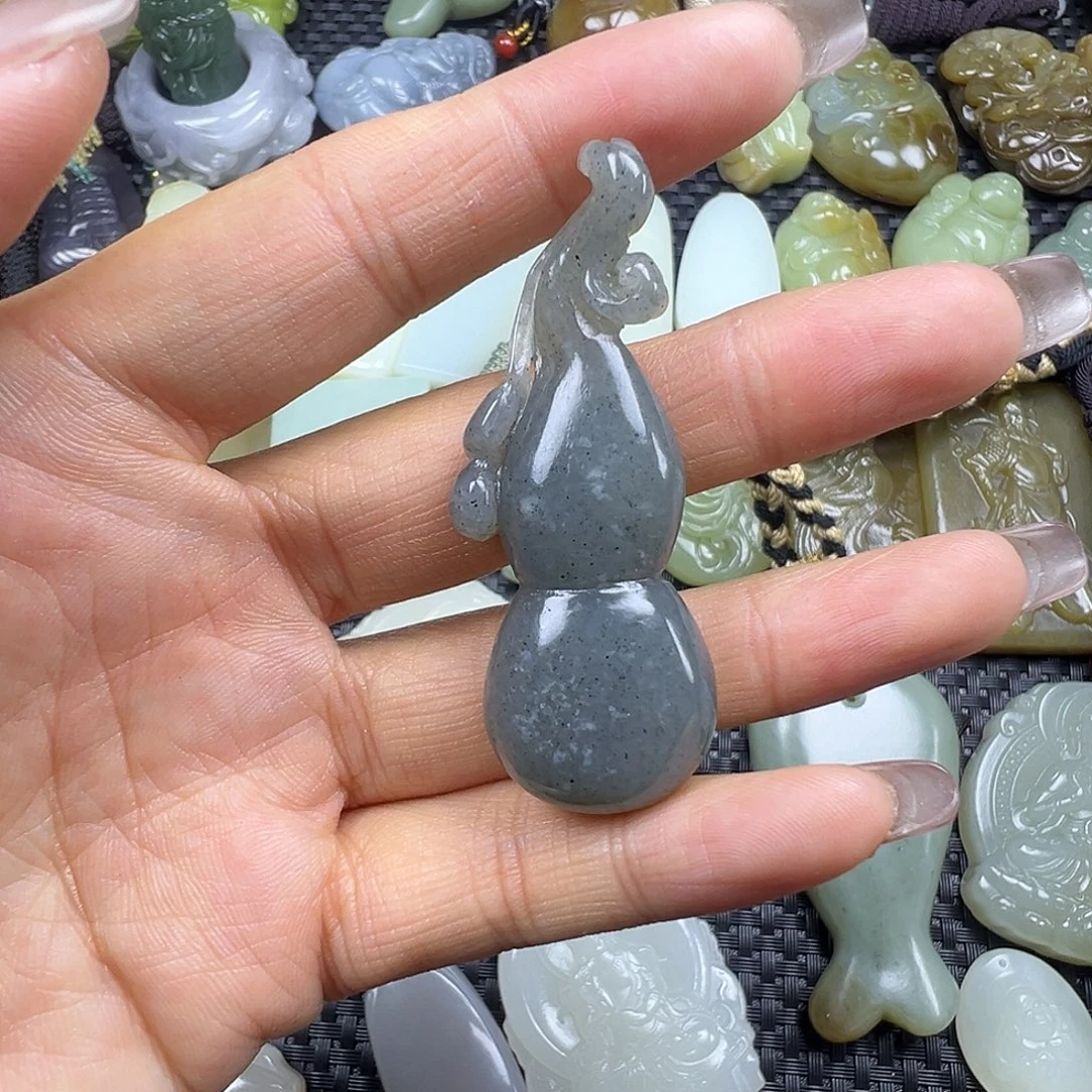 和田玉未镶嵌吊坠(不含链)有棉漏，不退不换，卡57.9