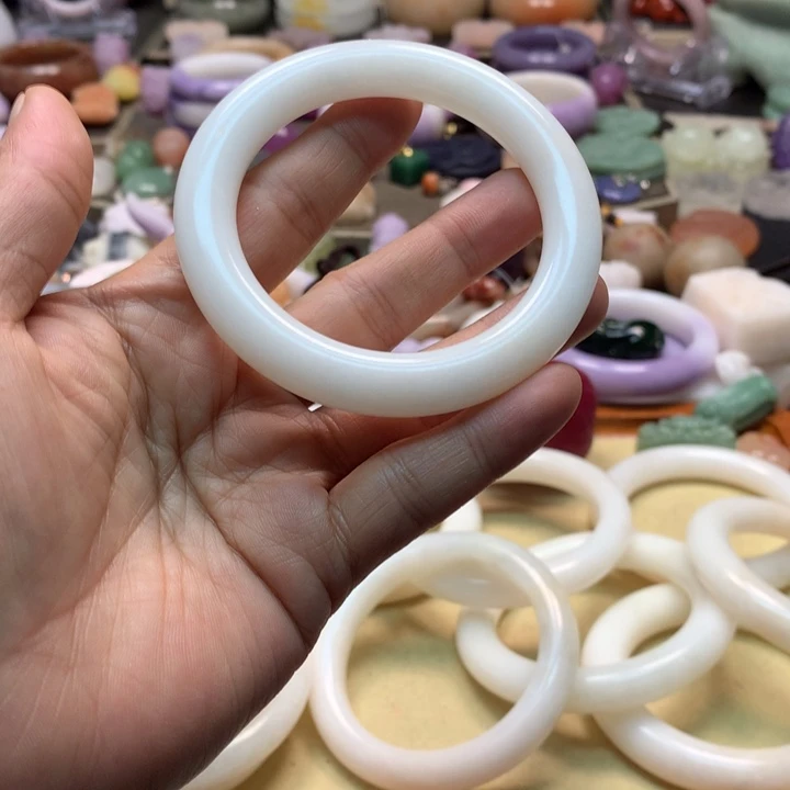 石英岩玉未镶嵌白桃奶昔55.3，微微