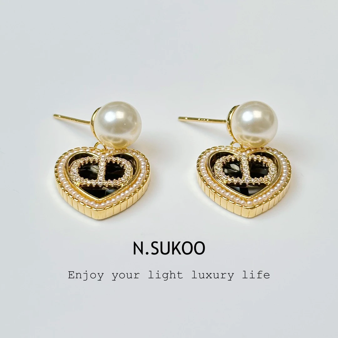 铜合金耳饰 K0207轻奢法式时尚气质百搭爱心耳钉精致新年必备