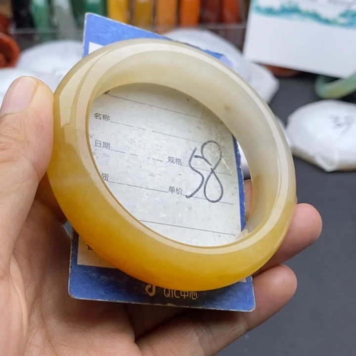 未镶嵌手镯石英质玉