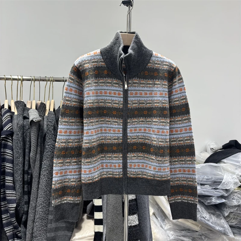 立领毛衣女2025冬季新款拉链复古提花针织开衫百搭休闲毛衣外套女