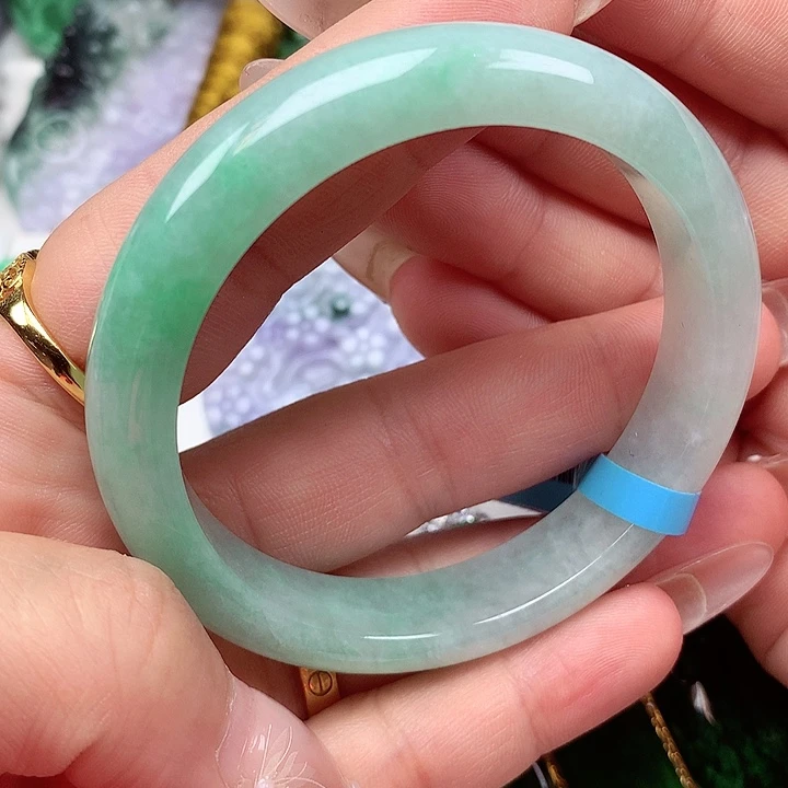 翡翠手镯未镶嵌翡翠手镯