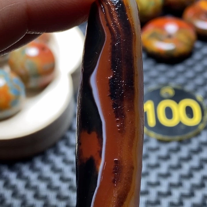 彭***路玛瑙/玉髓未镶嵌颈饰