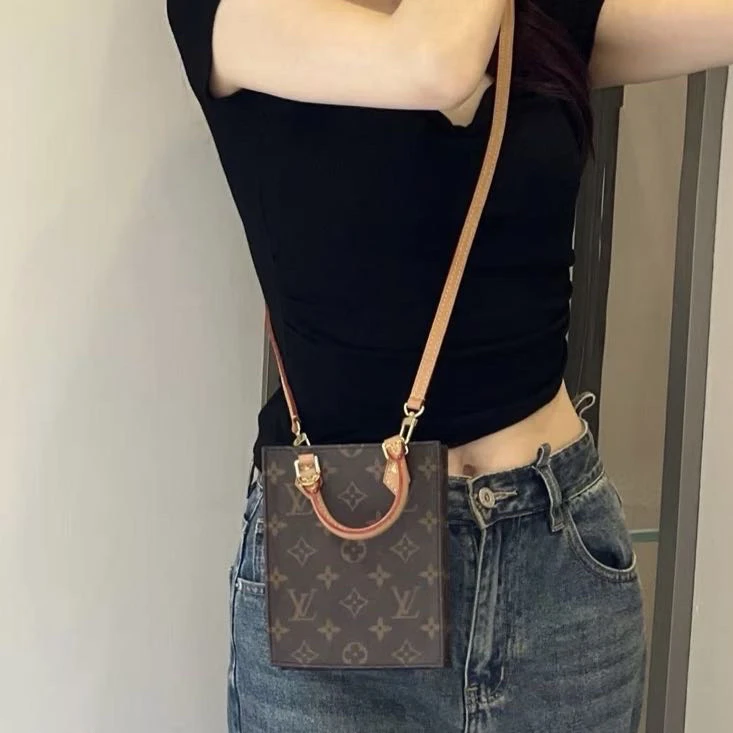 95新 LouisVuitton/路易威登 老花琴谱斜挎包/4696