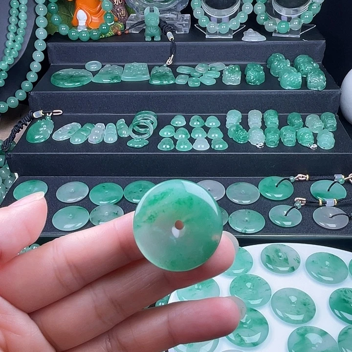 石英质玉未镶嵌颈饰