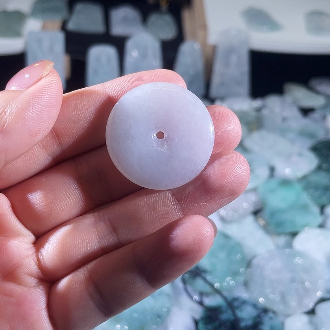 翡翠未镶嵌颈饰平安