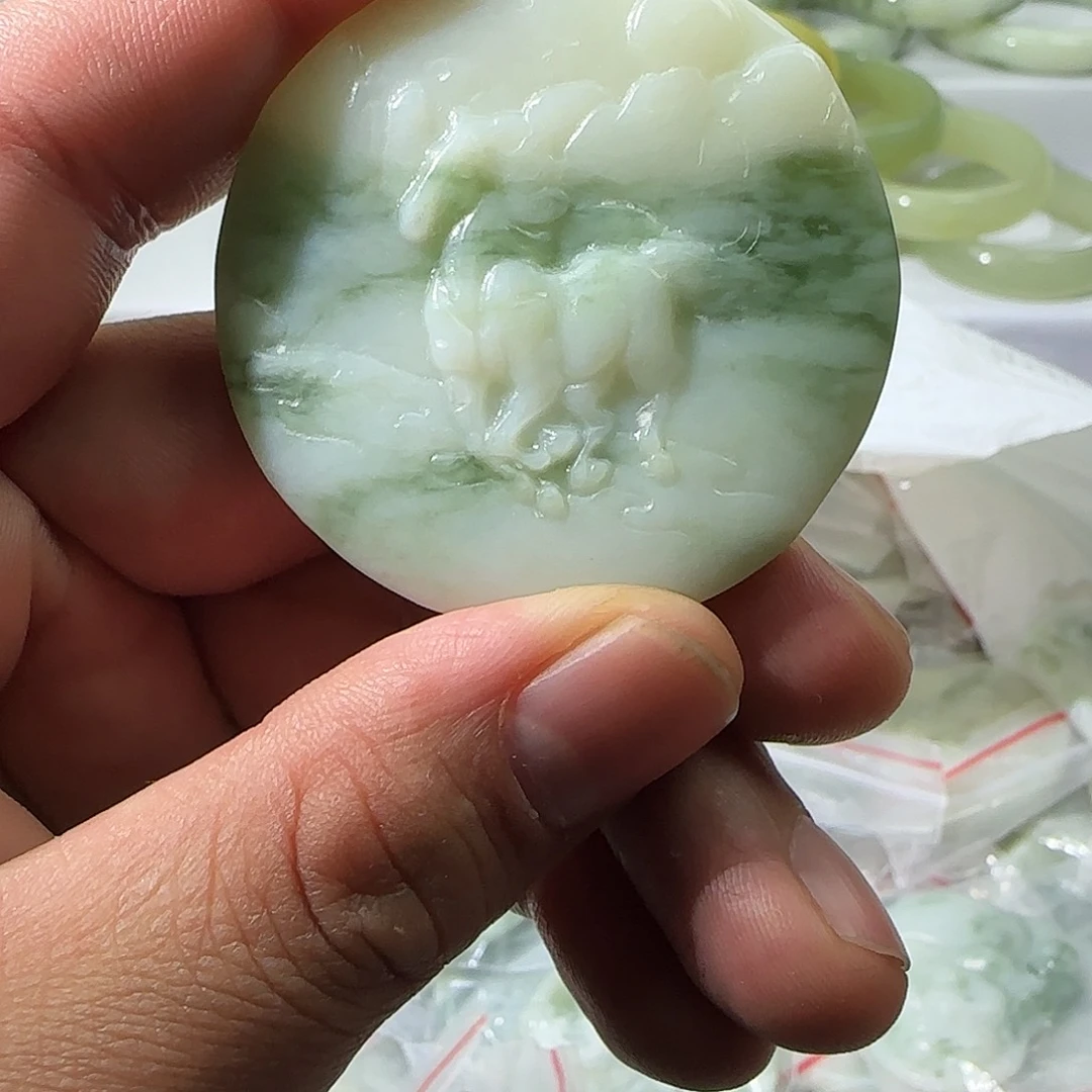 蛇纹石玉未镶嵌颈饰