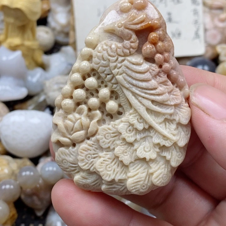 颈饰未镶嵌硅化珊瑚（珊瑚玉）