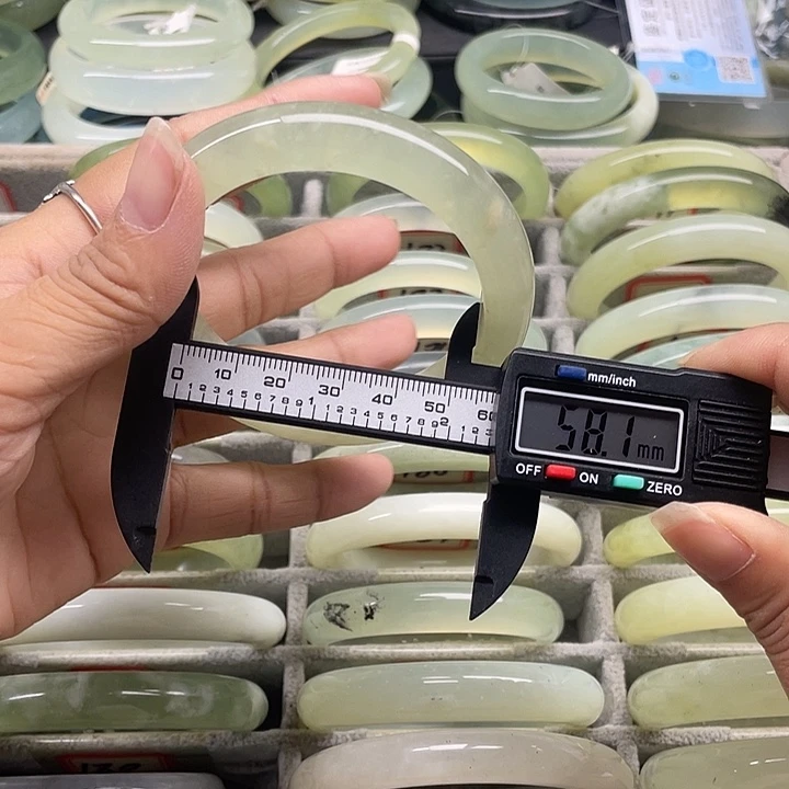 蛇纹石玉未镶嵌手镯161