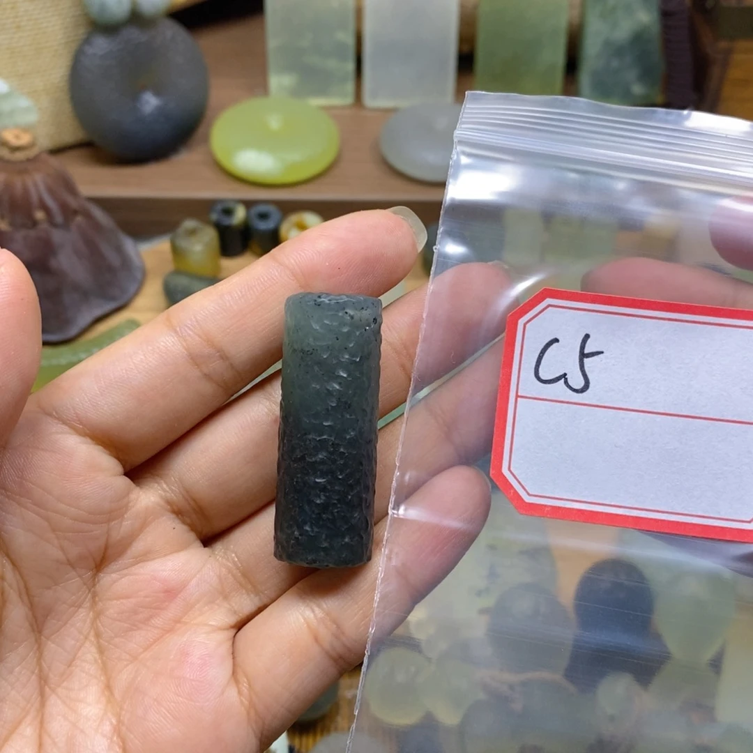 未镶嵌蛇纹石玉颈饰家***喵