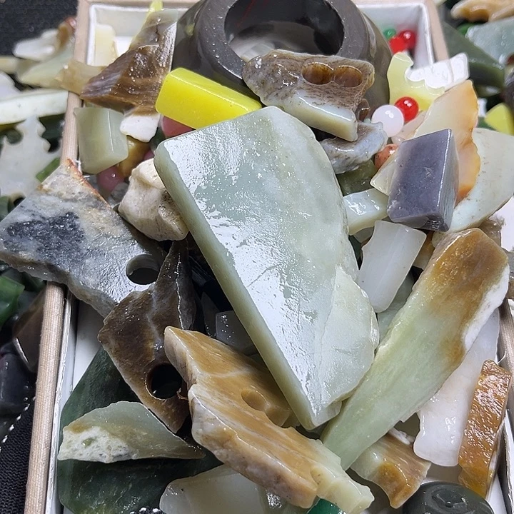 和田玉未镶嵌珠宝奇石入*