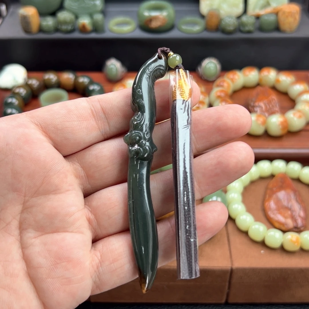 岫岩河磨玉（透闪石质玉）未镶嵌把件伟**