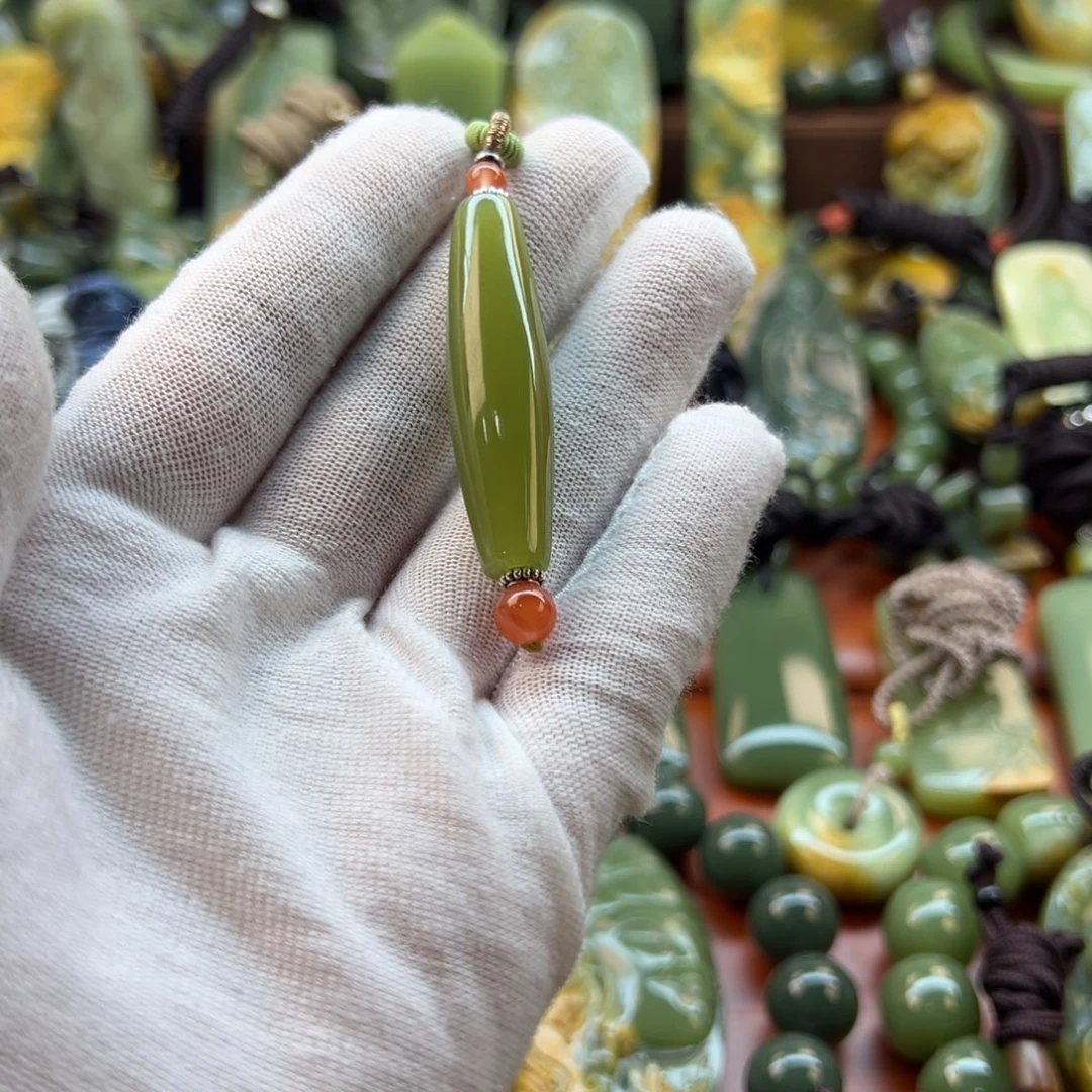 岫岩老玉（透闪石质玉）未镶嵌颈饰